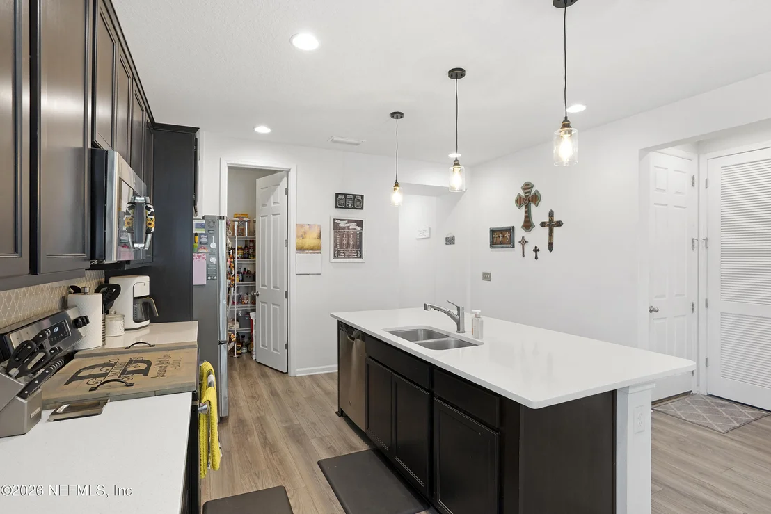Photo of 1095 PERSIMMON Drive