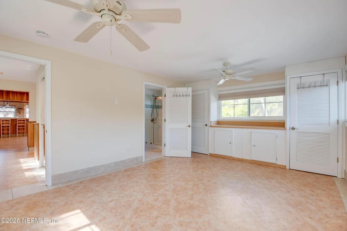Photo of 1136 W SHORE Drive