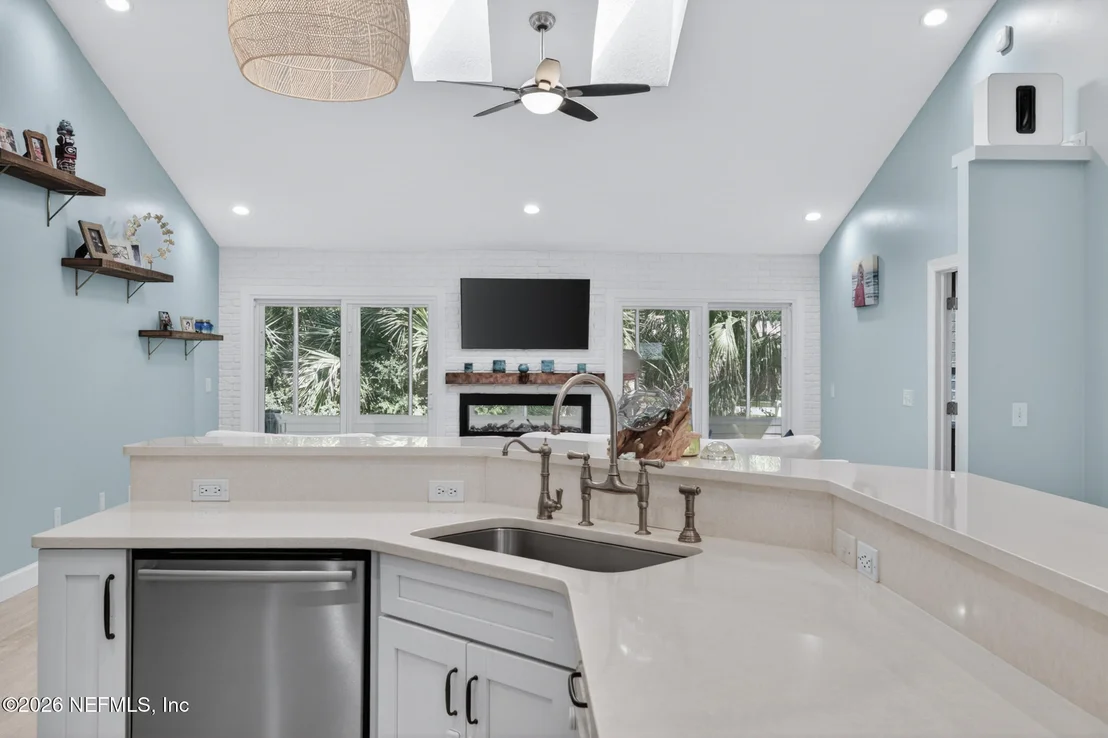 Photo of 104 OAK VIEW Circle