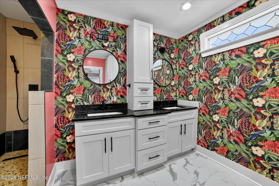 Photo of 28180 LAKE HAMPTON Road