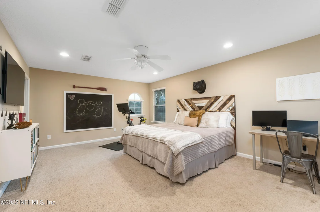 Photo of 212 ELLSWORTH Circle