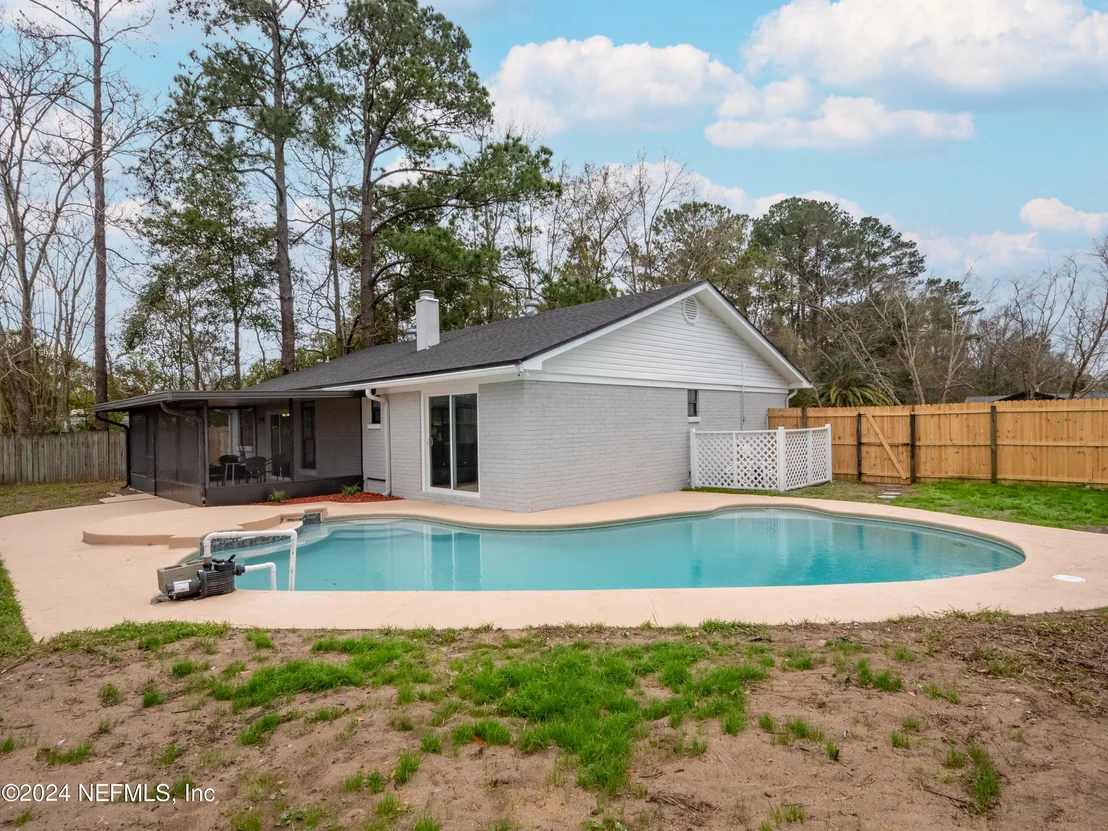 Photo of 8327 POINTER Drive N