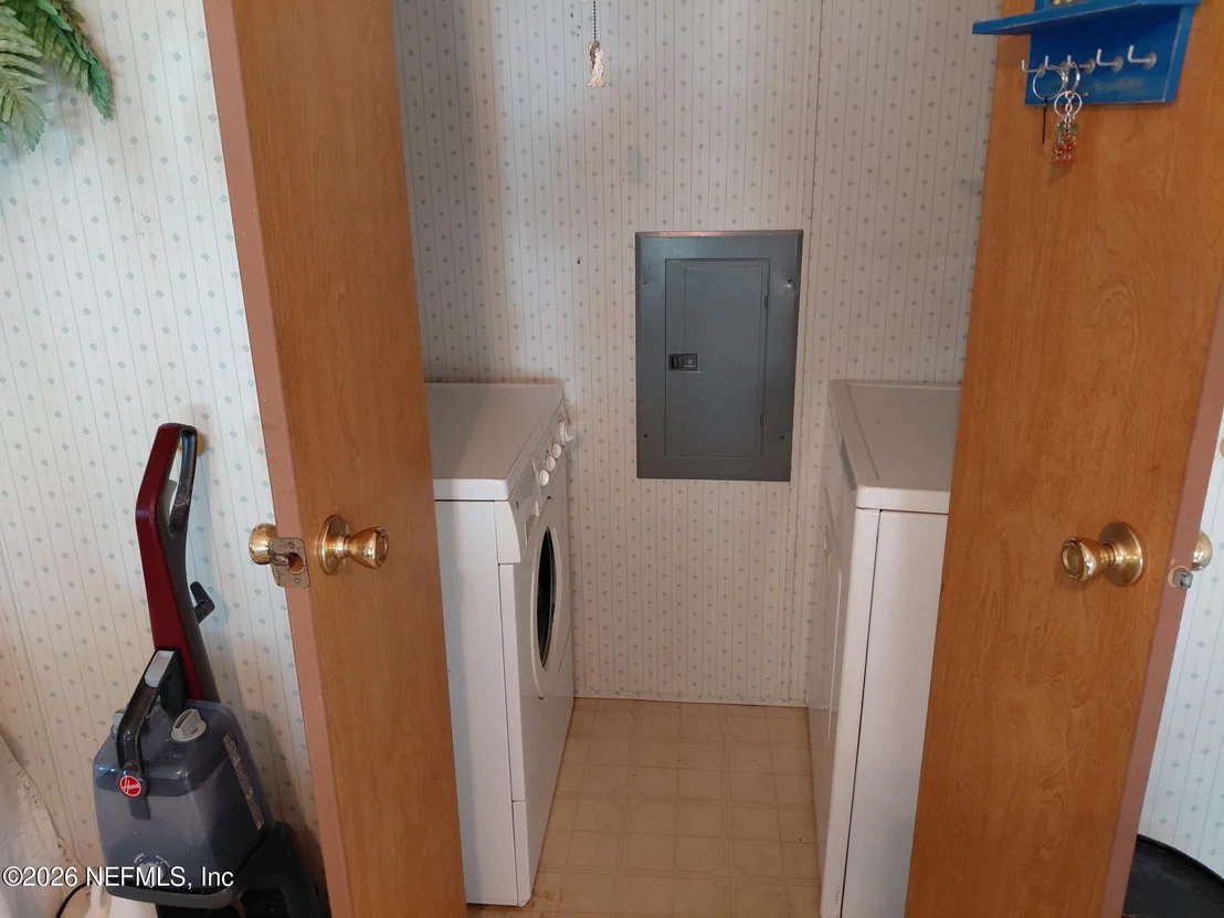Photo of 106 BREEZEWOOD Circle