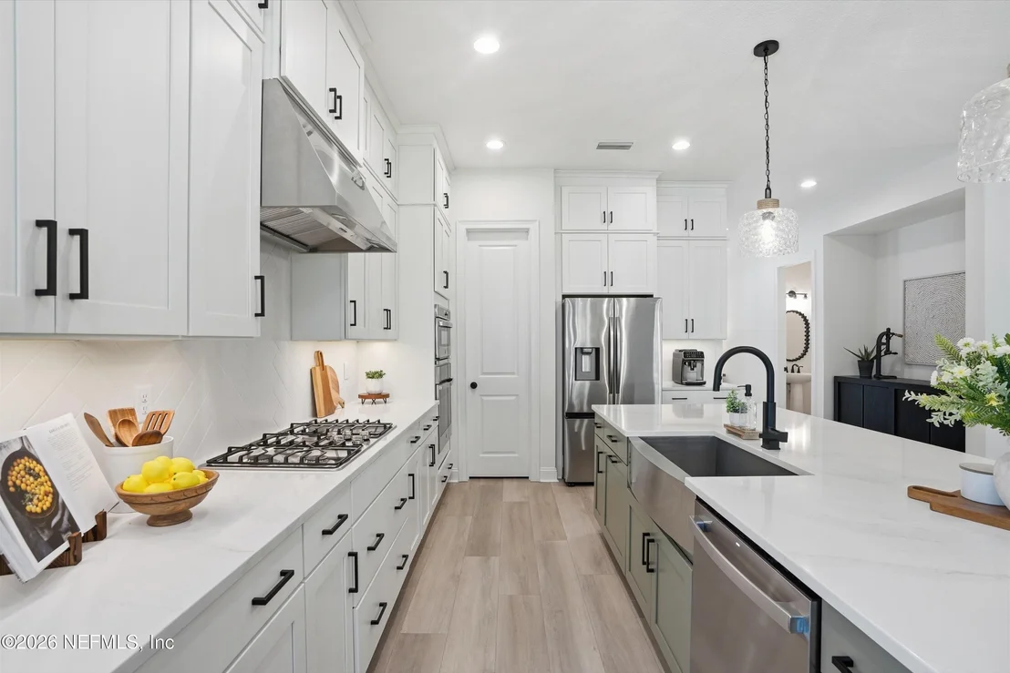 Photo of 658 PALM CREST Drive