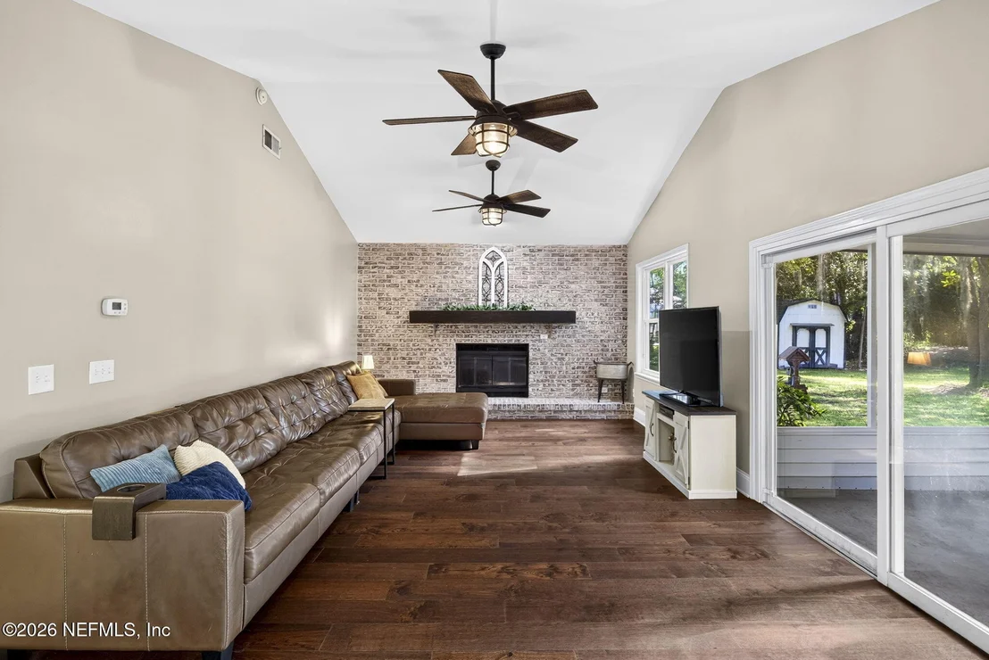 Photo of 8221 FOREST Court