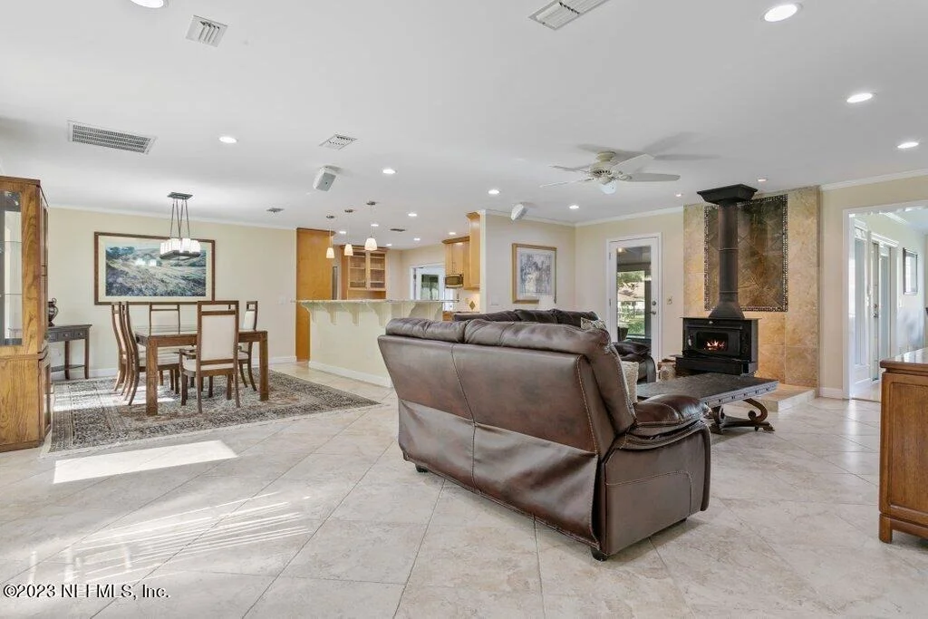 Photo of 241 OAK Drive S