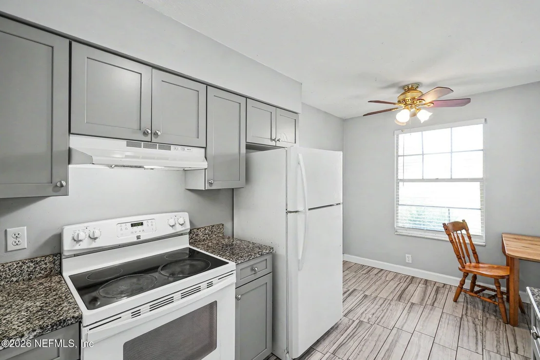 Photo of Unit 1C at 22 COMARES Avenue