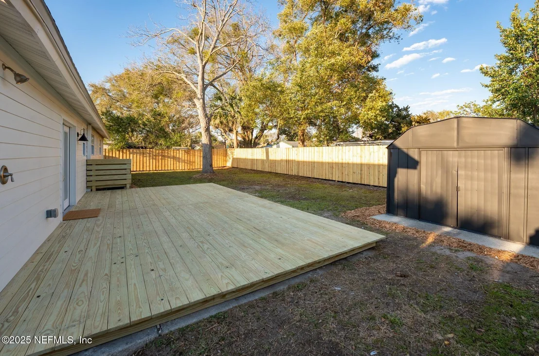 Photo of 423 ROYAL PALMS Drive
