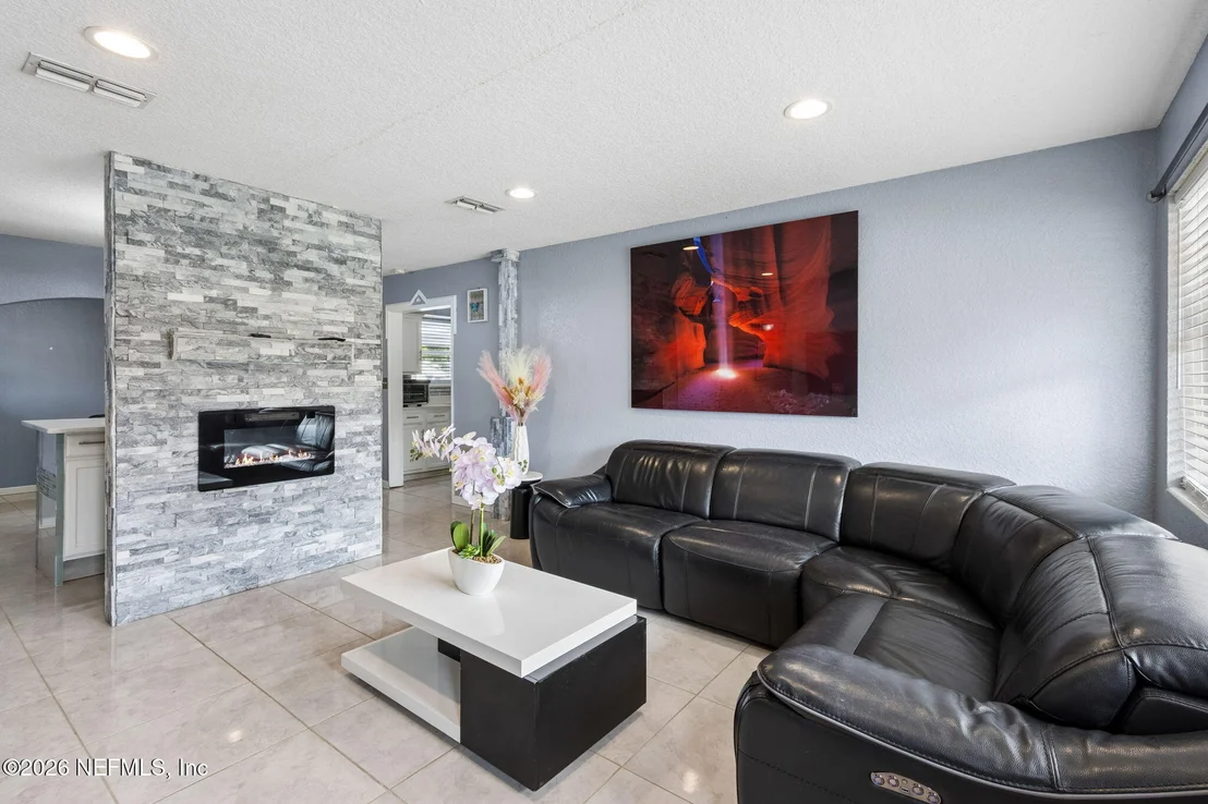 Photo of 2426 LIGUSTRUM Road