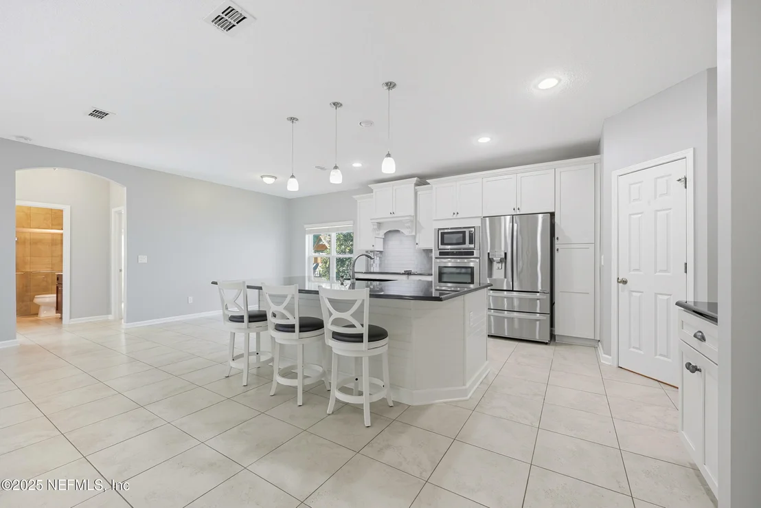 Photo of 96072 BREEZEWAY Court