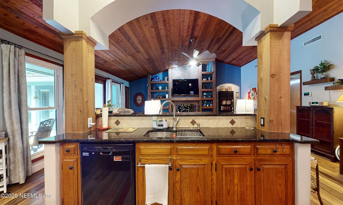 Photo of 2860 RAVINES Road