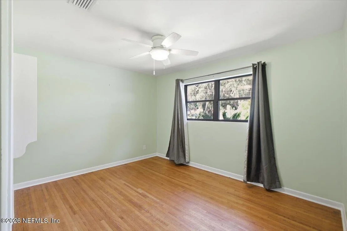 Photo of 1425 OAK HAVEN Road