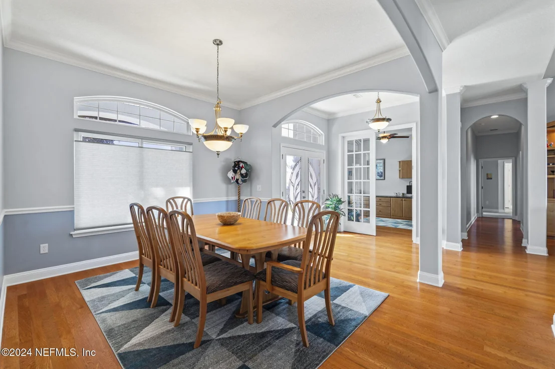 Photo of 487 CREIGHTON Road