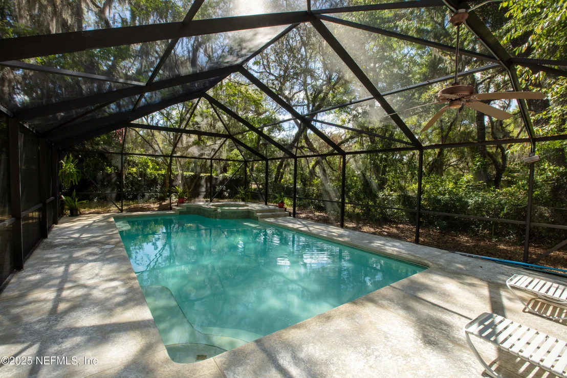 Photo of 303 SE 3RD Avenue