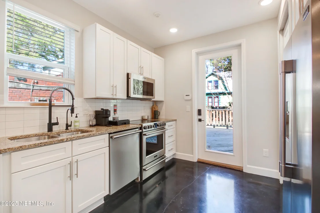 Photo of 1245 WALNUT Street