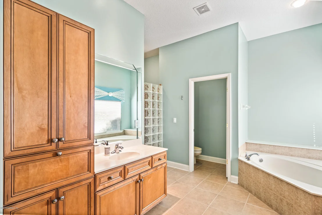 Photo of 821 EAGLE POINT Drive