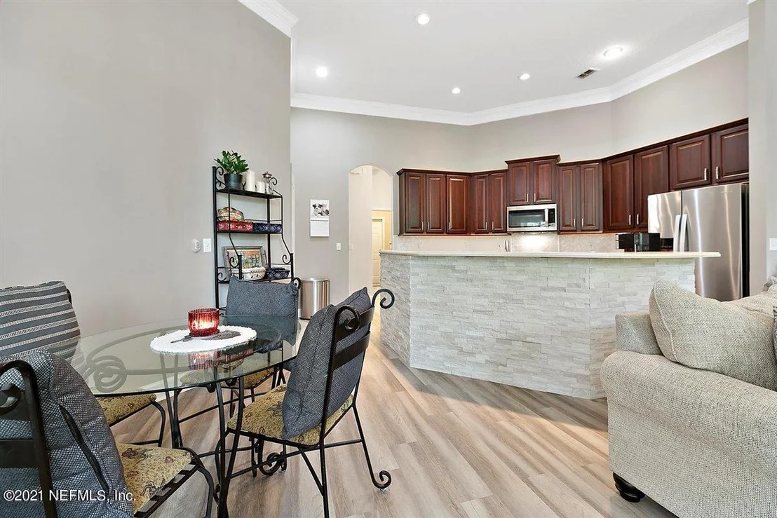 Photo of 1340 BARRINGTON Circle