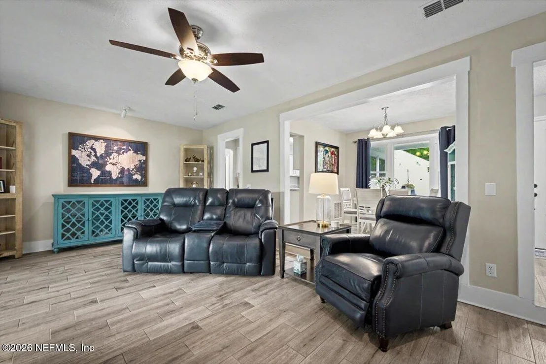 Photo of 1102 MEADOW Drive