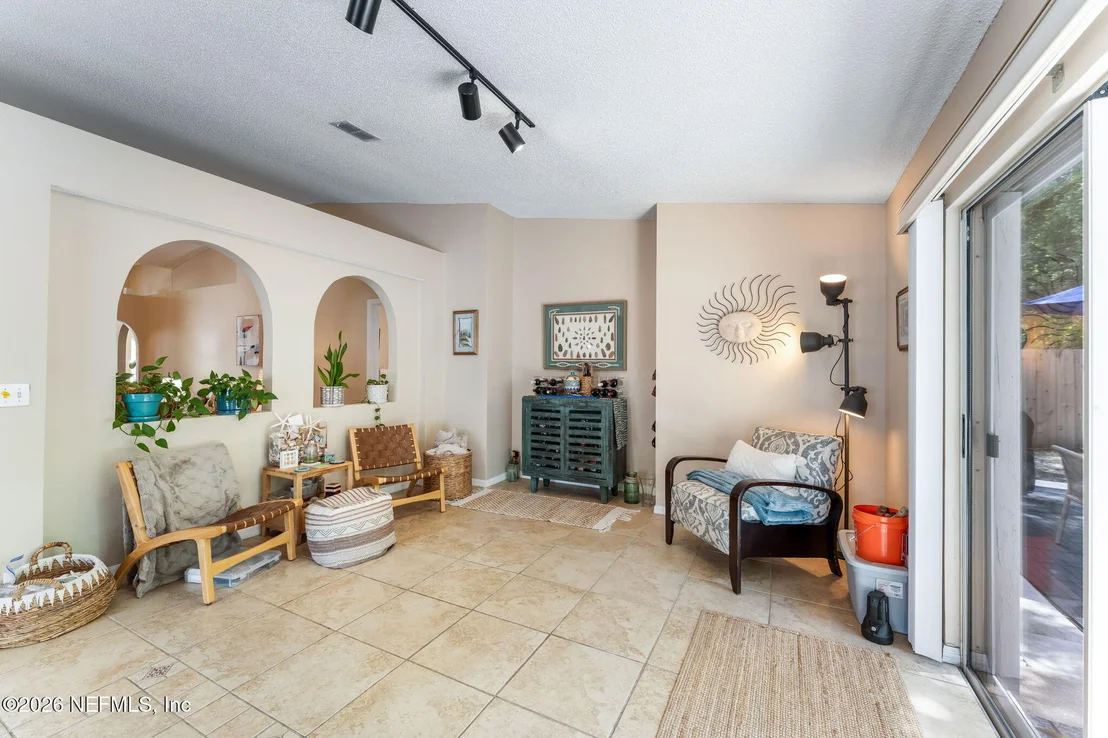 Photo of 2274 PEERLESS Lane W