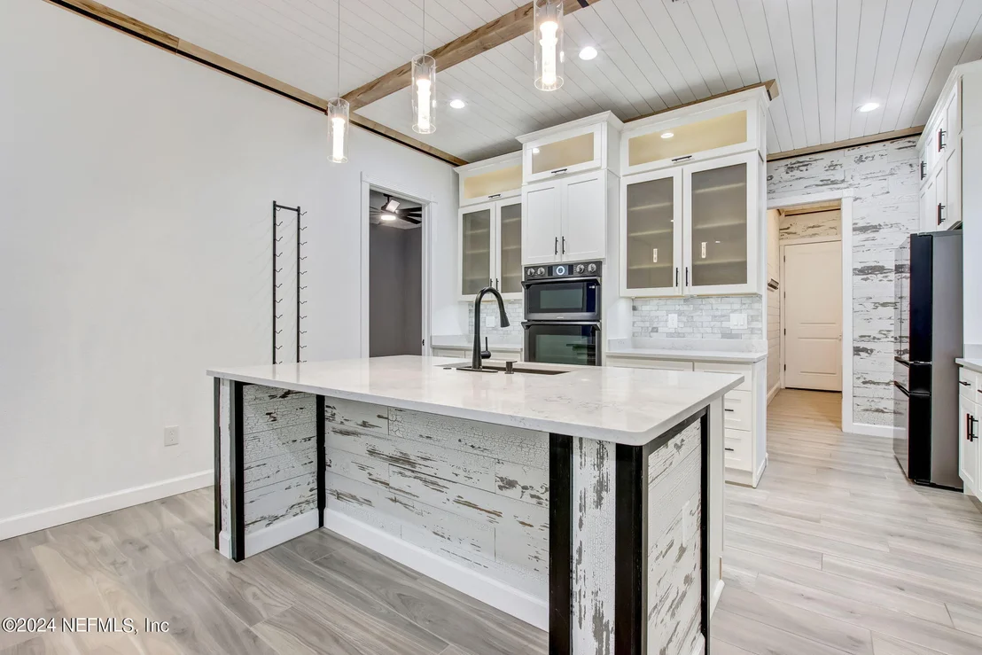 Photo of 574 W RIVER Road