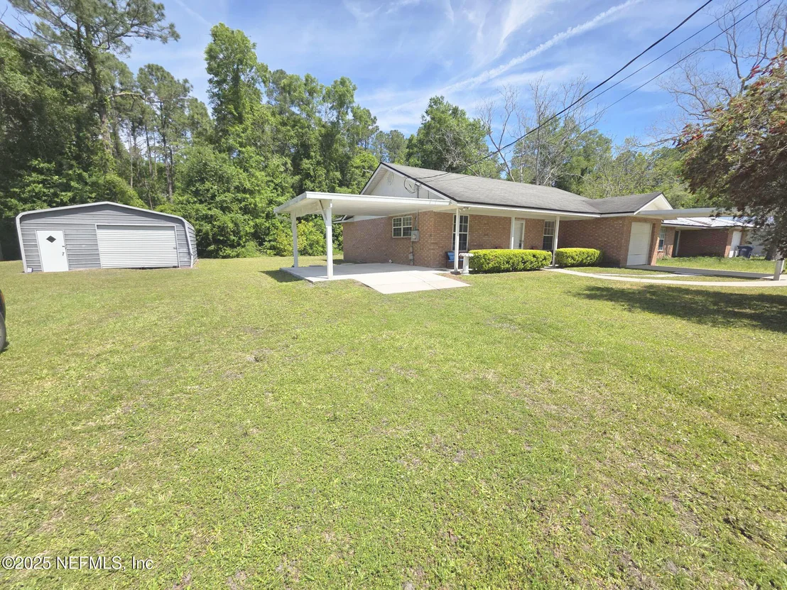 Photo of 231 3RD (INCLUDES ADJACENT LOT) Street W