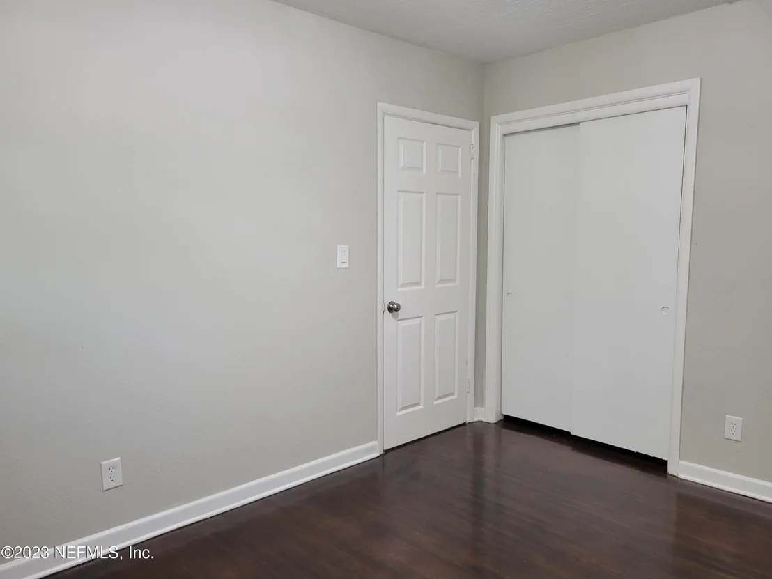 Photo of 5886 MONCRIEF Road