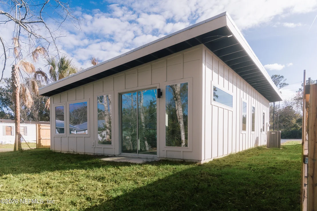 Photo of 572 WOODLAWN Road