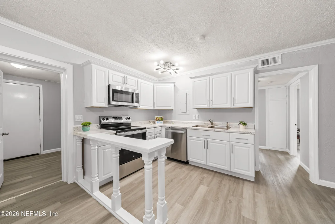 Photo of 1241 KING ARTHUR Road