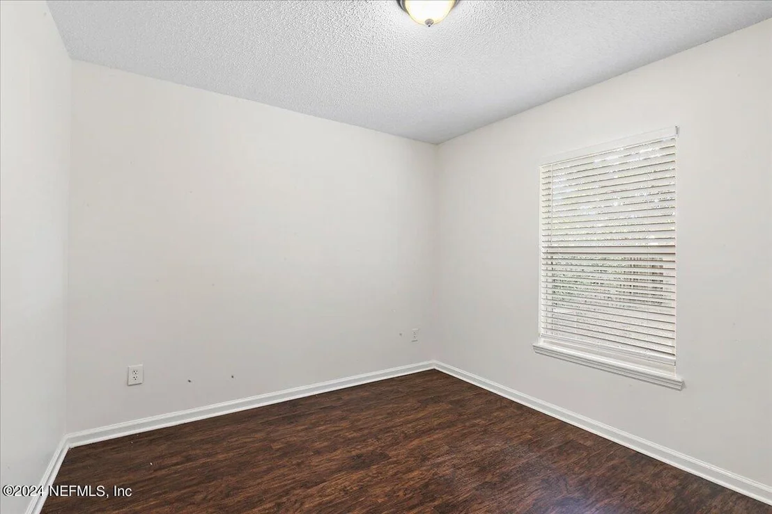 Photo of 1221 MACLAREN Street
