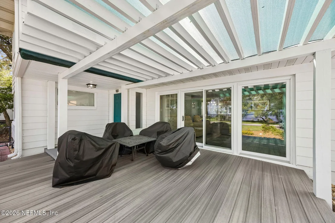 Photo of 930 RIVER Road