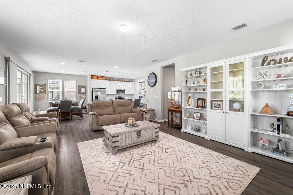 Photo of 1903 AMBERLY Drive