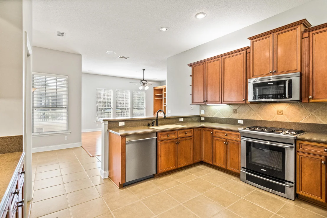 Photo of 821 EAGLE POINT Drive