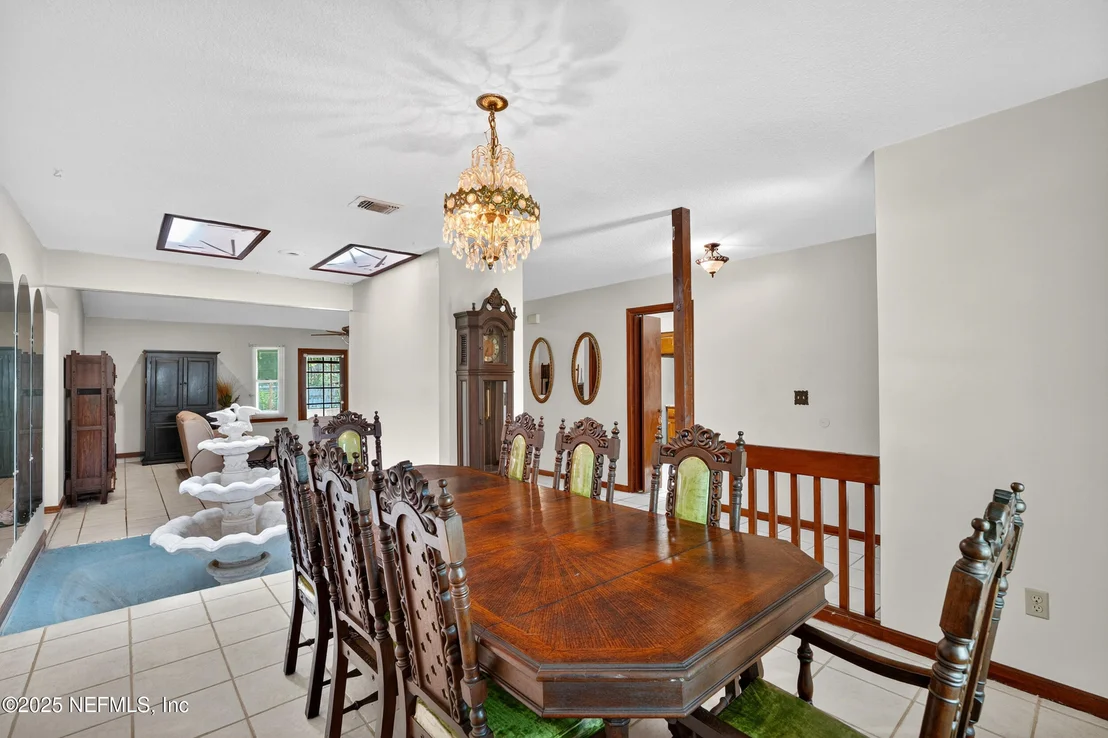Photo of 530 HICKORY Drive