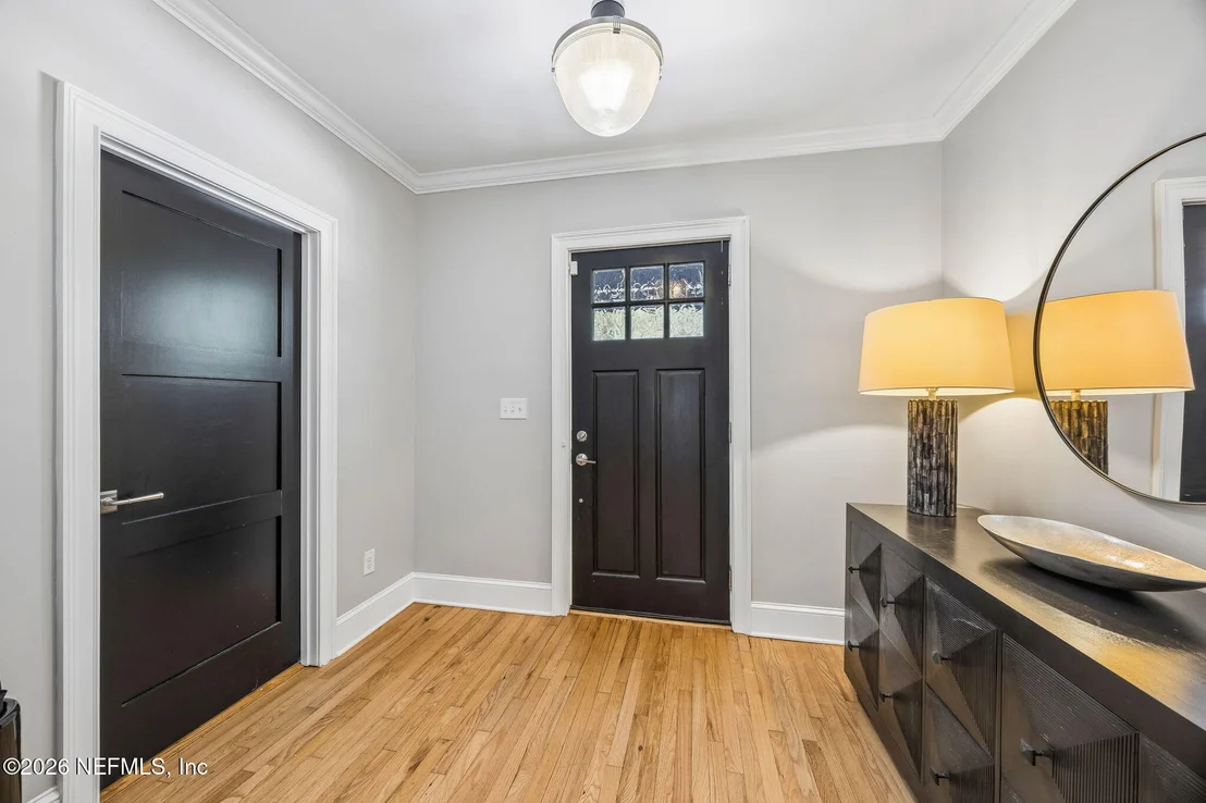 Photo of 1676 RIVER Road