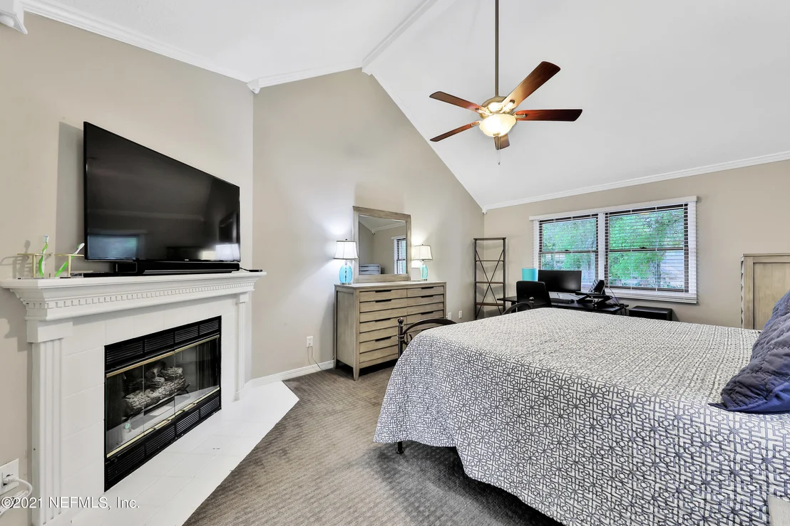 Photo of 405 OAK Drive S