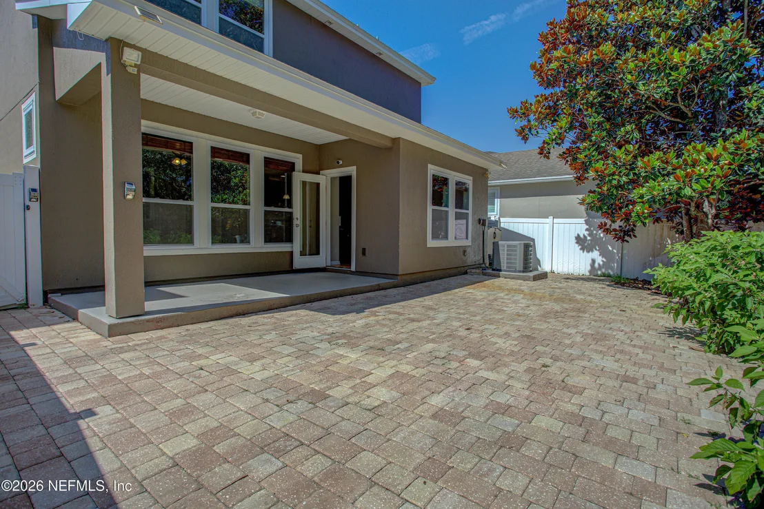 Photo of 40 HOWLAND Drive