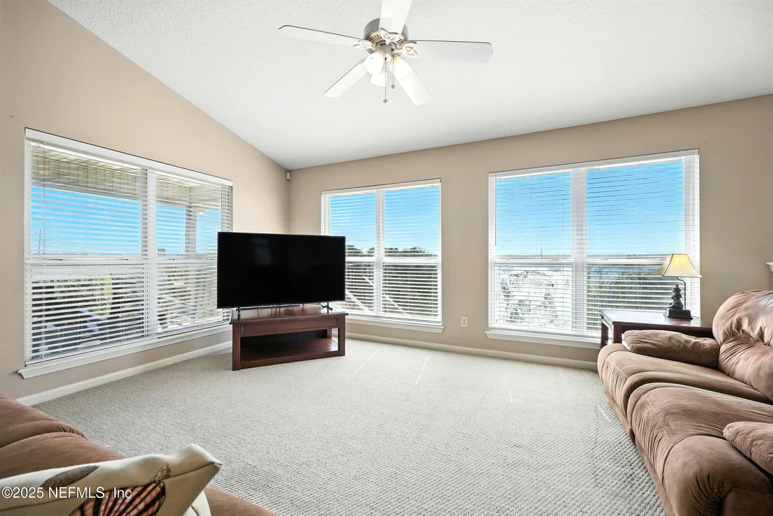Photo of 41 MILLIKEN Lane