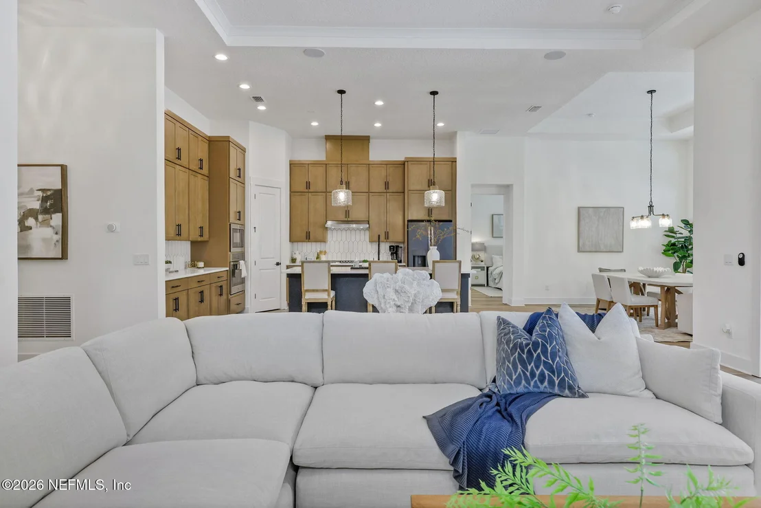 Photo of 446 PALM CREST Drive