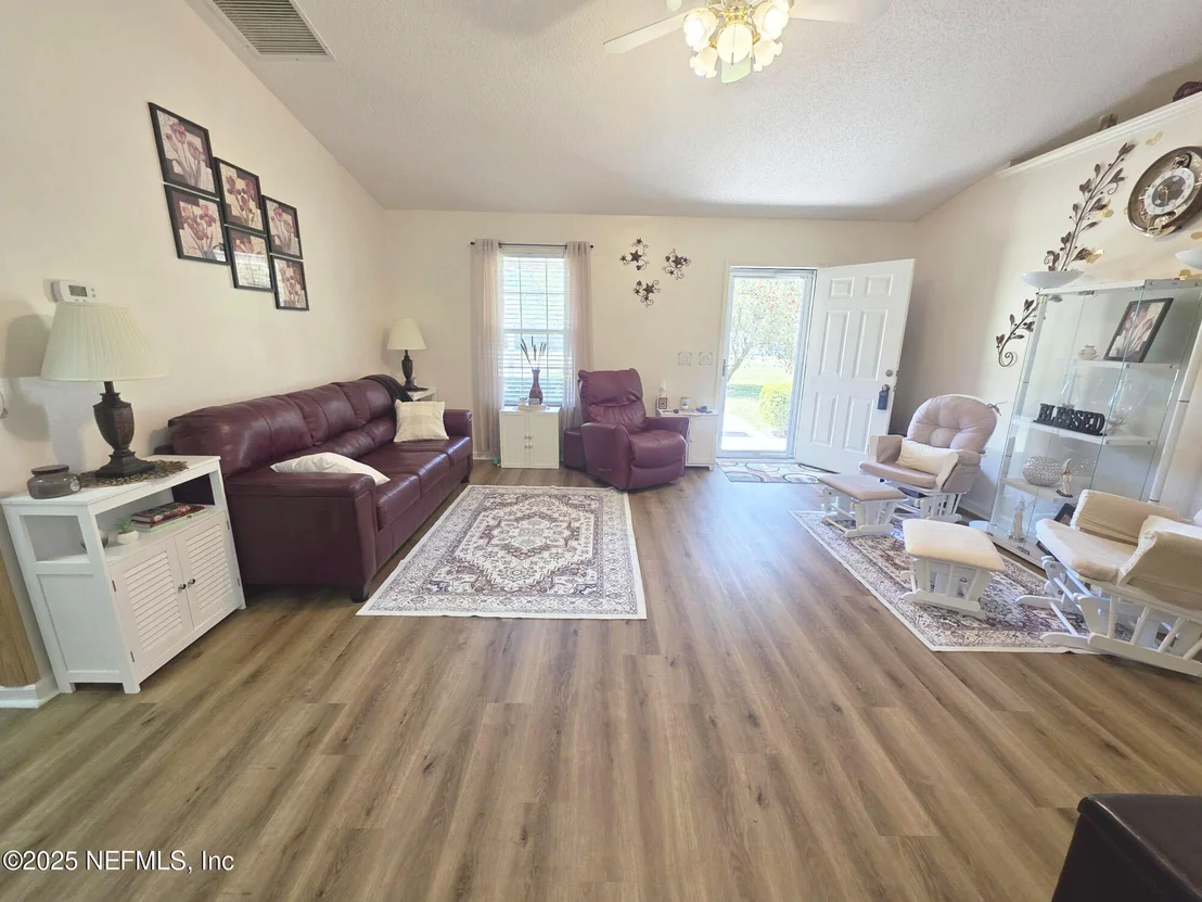 Photo of 231 3RD (INCLUDES ADJACENT LOT) Street W