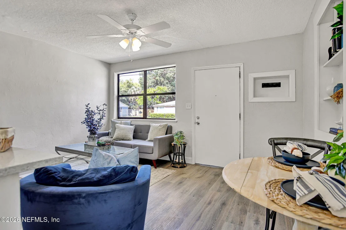 Photo of 2425 HOLMES Street