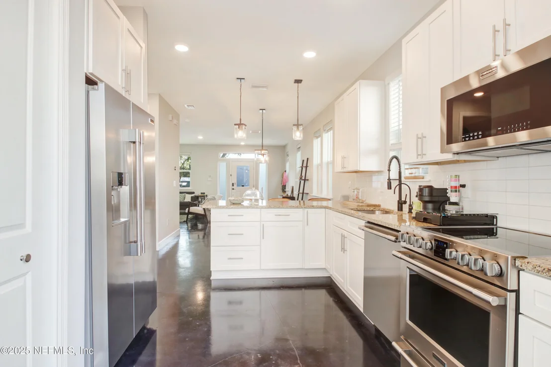 Photo of 1245 WALNUT Street