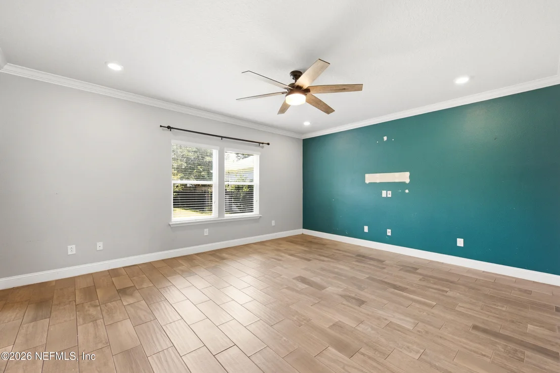 Photo of 133 HOWELL Court