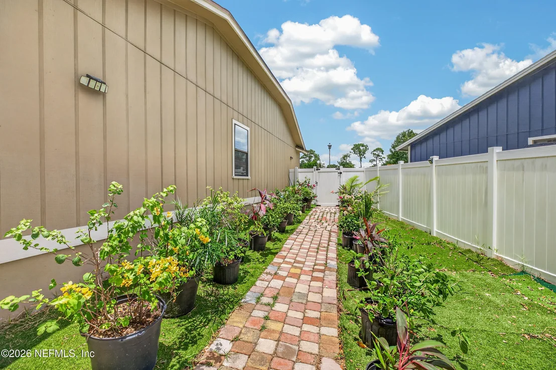 Photo of 8005 FLEUR DE LIS Drive