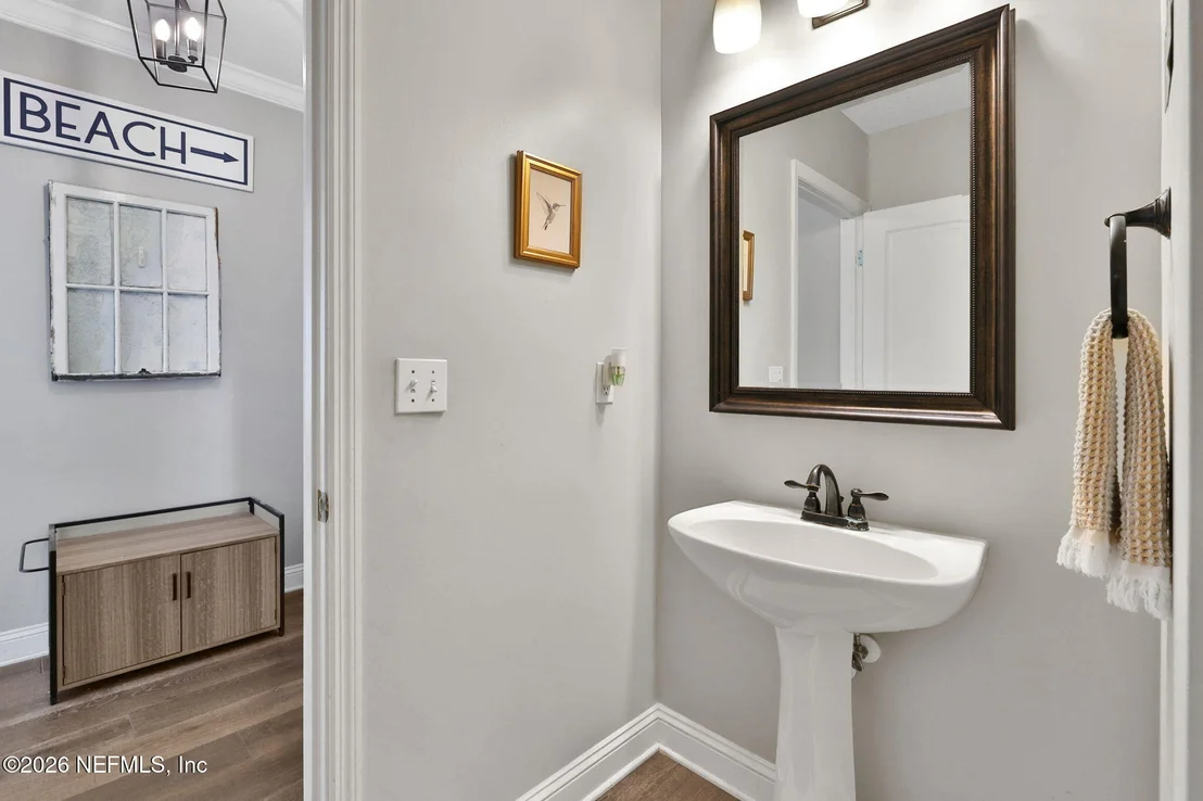 Photo of 1005 MEADOW VIEW Lane
