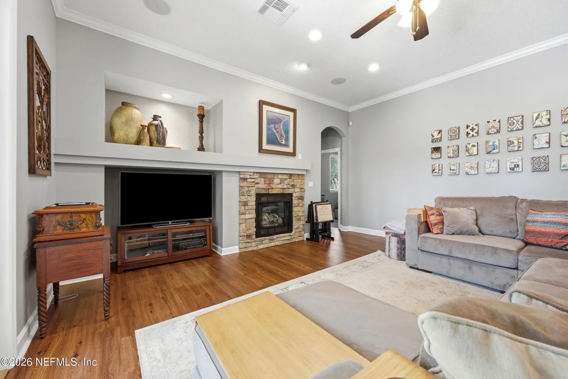 Photo of 828 RILEY Lane