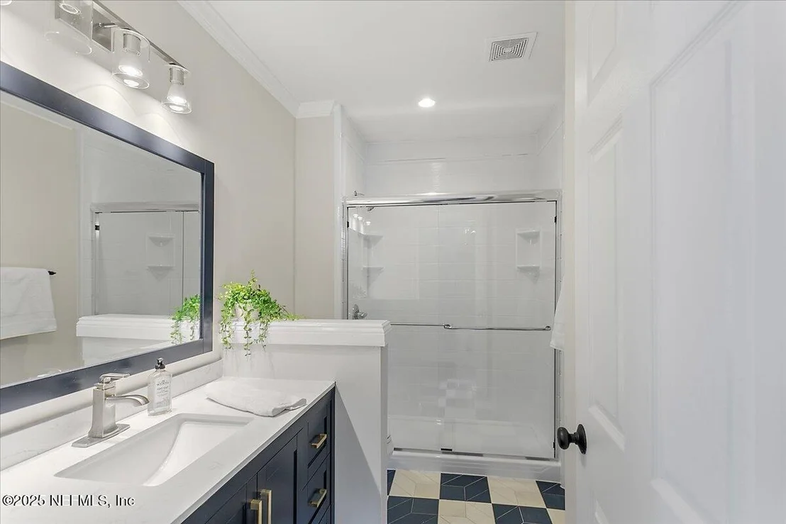 Photo of 1282 MACARTHUR Street