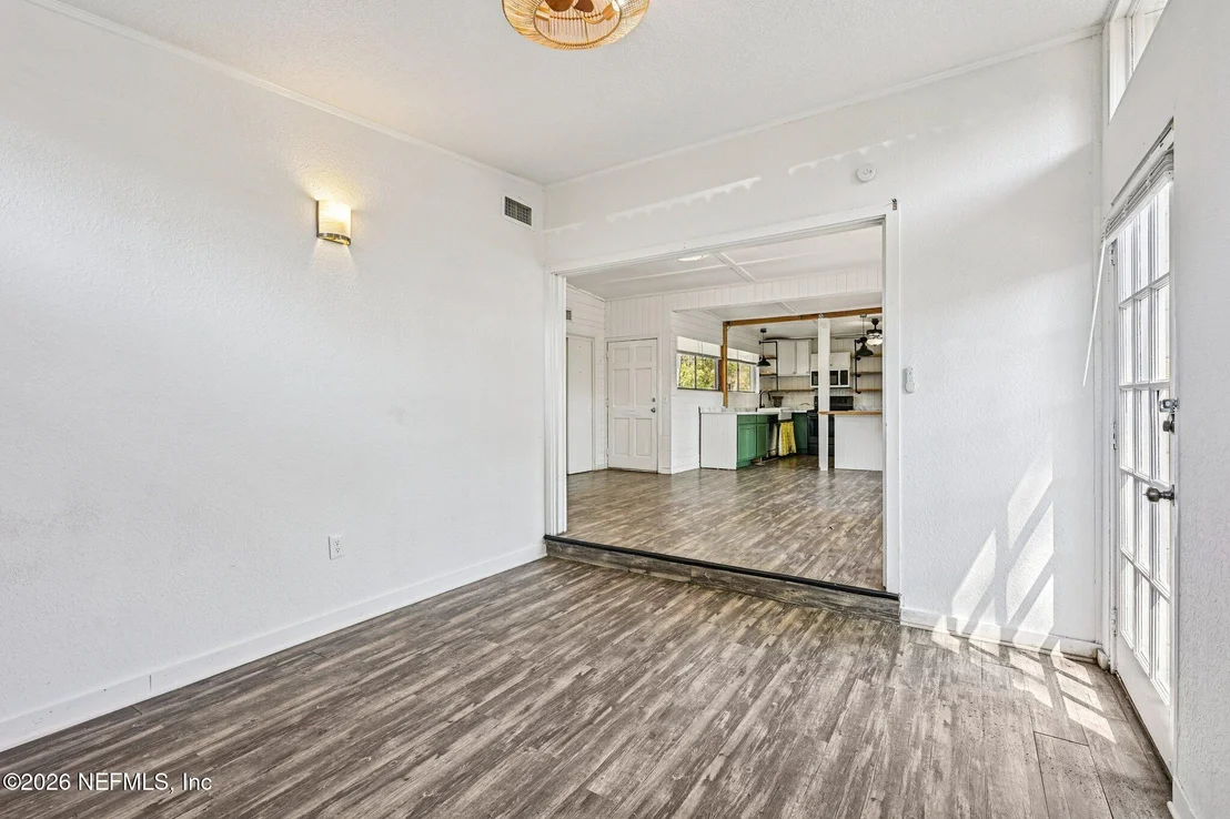 Photo of 1044 HALIFAX Road