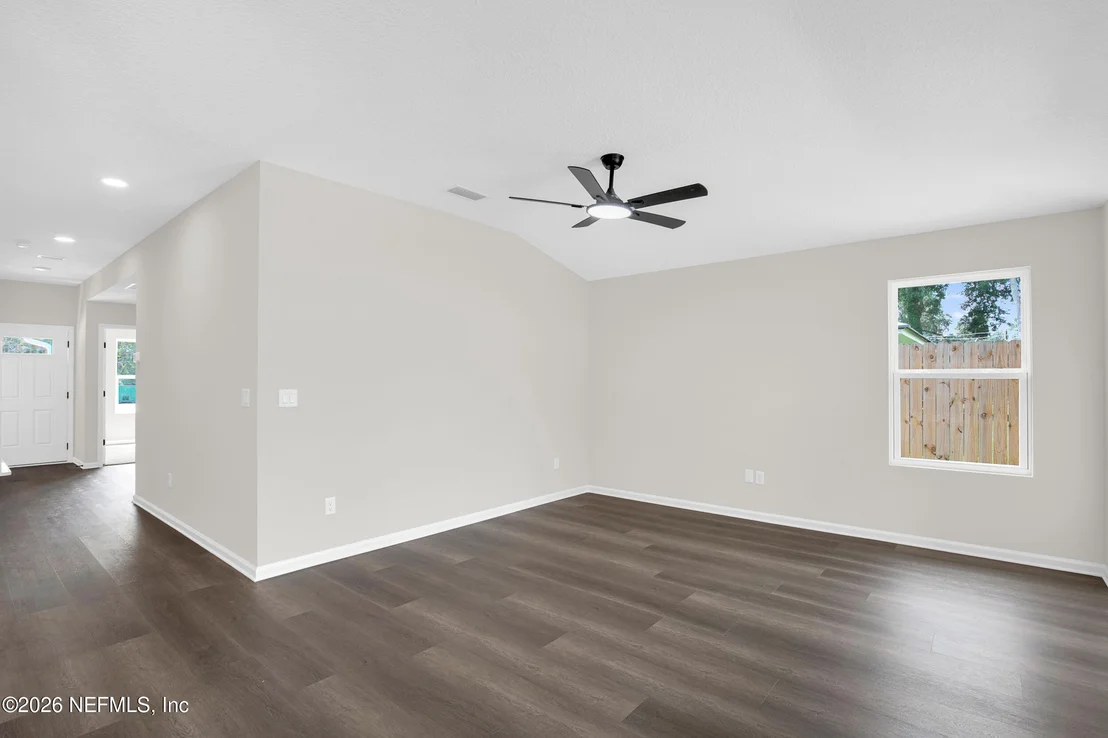Photo of 126 ROBERTS Boulevard