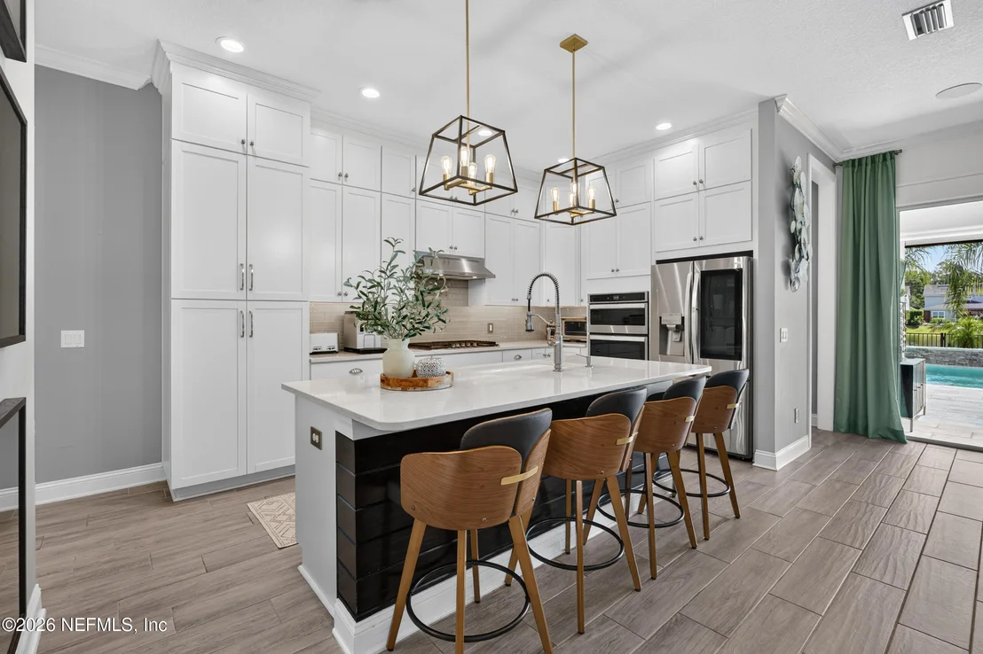Photo of 381 PARKBLUFF Circle