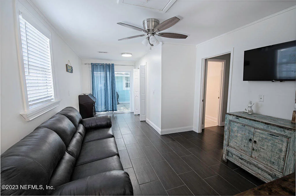 Photo of 405 E Street